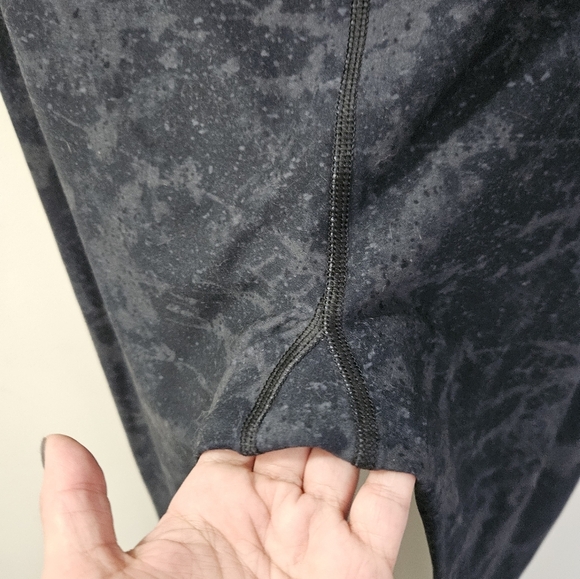 Scorpio Sol grey on black leggings sz.M - Picture 8 of 8